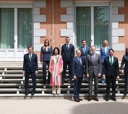 Fotografía de grupo de Su Majestad el Rey con el Comité de Dirección de Heineken España