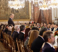 Vista general del comedor durante las palabras de Su Majestad el Rey