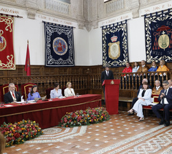 Sus Majestades los Reyes durante la intervención del ministro de Cultura, Ernest Urtasun 