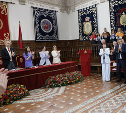 El Premio de Literatura en Lengua Castellana “Miguel de Cervantes” 2025, el escritor Gonzalo Celorio, recibe un caluroso aplauso