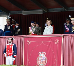 Su Majestad la Reina Doña Sofía en la Tribuna Real durante el acto