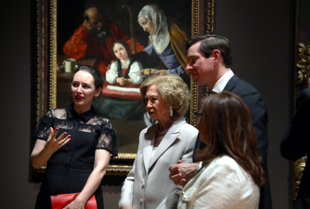 Su Majestad la Reina Doña Sofía, durante el recorrido por la muestra dedicada a Francisco de Zurbarán