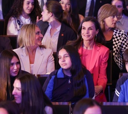 Su Majestad la Reina en el auditorio Manuel de Falla de Granada momentos antes de comenzar el acto