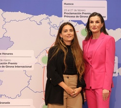 Su Majestad la Reina con Gemma Blasco, ganadora del Premio Princesa de Girona Arte 2026