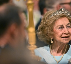 La Reina Doña Sofía en un momento de la cena de gala en el Salón de Estado del Palacio Real de Estocolmo durante las celebraciones por el 80.º cumpleaños del Rey Carlos XVI Gustavo