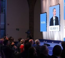 Su Majestad el Rey durante su intervención en la celebración del aniversario 50 aniversario de El País