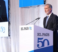 Su Majestad el Rey durante sus palabras en el acto del aniversario 50 aniversario de El País