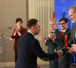 Su Majestad el Rey entrega del Premio Nacional de Investigación para jovenes “Ángeles Alvariño”, en el ámbito de ciencias de los recursos 