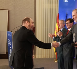 Su Majestad el Rey entrega del Premio Nacional de Investigación “Ramón Menéndez Pidal” en el área de humanidades a Ignacio De la Torre Sai