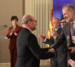 Su Majestad el Rey entrega del Premio Nacional de Investigación “Blas Cabrera”, en el área de ciencias físicas, de los materiales y de la 