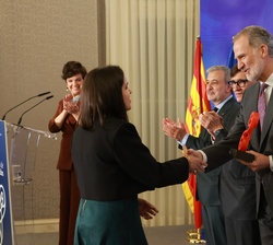 Su Majestad el Rey entrega del Premio Nacional de Investigación para jovenes “María Andresa Casamayor” en el ámbito de matemáticas y tecno