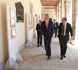 El Rey en la Universidad de Alcalá a la finalización del acto