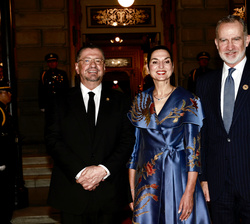 Su Majestad el Rey junto al presidente de la República de Costa Rica, Rodrigo Chaves y la primera dama, Signe Zeicate