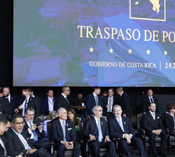 Su Majestad el Rey durante la ceremonia solemne de Transmisión del Mando Presidencial de la Presidenta Electa de la República de Costa Rica, Laura Fer