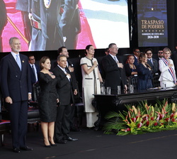 Su Majestad el Rey durante la interpretación del Himno Nacional de Costa Rica