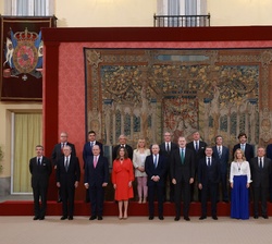 El Rey con los miembros del patronato de la Fundación Institucional Española (FIES) y representantes de la Fundación Orange