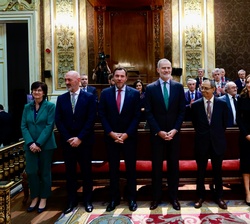Su Majestad el Rey momentos antes de comenzar el homenaje a Gaspar Ariño Ortiz
