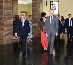El Rey accede al interior de la Fábrica Nacional de Moneda y Timbre - Real Casa de la Moneda