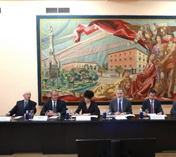 Su Majestad el Rey preside la reunión del Patronato de la Fundación CODESPA