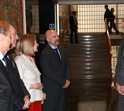 Don Felipe con los representantes de las empresas reconocidas por su participación en Prosper4ALL