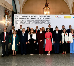 Fotografía de grupo con los jefes de delegación de la reunión ministerial