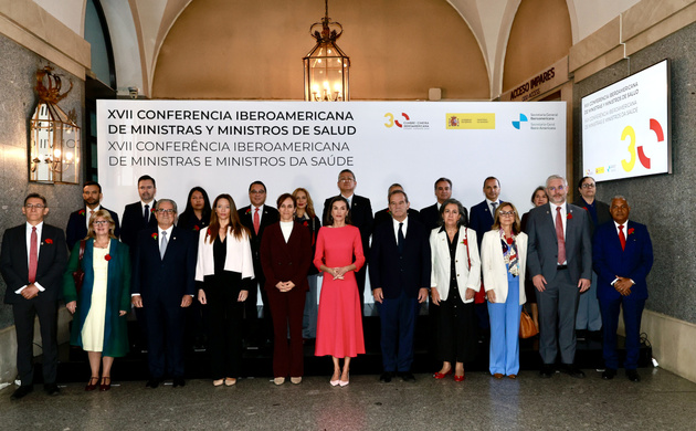 Fotografía de grupo con los jefes de delegación de la reunión ministerial