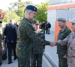 Su Majestad el Rey recibido por el vicealmirante, comandante del Mando Conjunto del Ciberespacio (CMCCE), Javier Roca Rivero