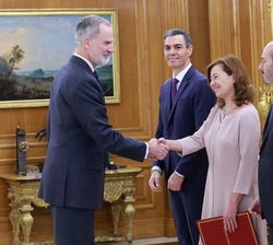 Su Majestad el Rey recibe el saludo de la presidenta del Congreso de los Diputados, Francina Armengol