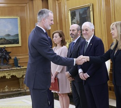 Su Majestad el Rey recibe el saludo del presidenta del Tribunal Supremo y del Consejo General del Poder Judicial , Maria Isabel Perelló