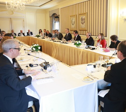 Vista general del salón durante el almuerzo ofrecido por el Business Council of Canada en honor de Su Majestad el Rey