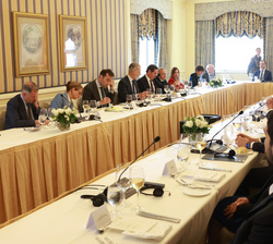 Vista general del salón durante el almuerzo ofrecido por el Business Council of Canada en honor de Su Majestad el Rey
