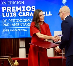 La Reina entrega el Premio “Luis Carandell” en la categoría de “Territorialidad” a Héctor Esteban García