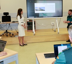 La Reina presencia una práctica de Mando y Control de Nivel Táctico realizada por alumnos del segundo curso de Promoción Profesional