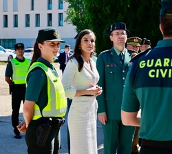 Doña Letizia junto a alumnos participantes en los ejercicios de Dispositivos Operativos en Vía Pública