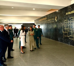 Su Majestad la Reina durante el recorrido por las instalaciones de la Academia de Oficiales de la Guardia Civil