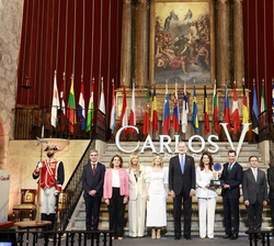 El Rey junto a los representantes del Comité Europeo de las Regiones y autoridades y académicos asistentes