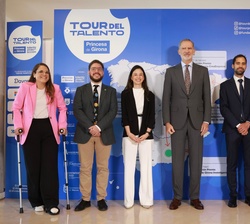 Su Majestad el Rey junto a los candidatos finalistas al Premio Princesa de Girona “Investigación 2026”
