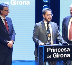 Rafael Luque Ramírez, nuevo premiado, dirige unas palabras de agradecimiento por su galardón a los asistentes