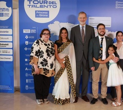 Su Majestad el Rey junto a Rafael Luque Ramírez, Premio Princesa de Girona "Investigación 2026" y su familia
