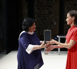Encarna Lago recibe la Medalla de Oro al Mérito en las Bellas Artes 2024