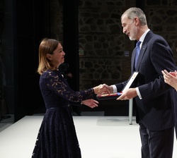 Carolina Poratbella, hija de Pere Portabella recoge la Medalla de Oro al Mérito en las Bellas Artes 2024