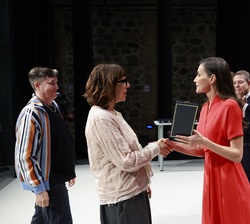 Helena Cabello y Carveller Mourazo reciben la Medalla de Oro al Mérito en las Bellas Artes 2024