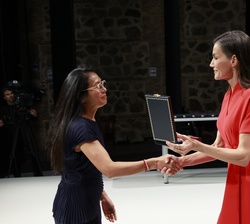 Sandra Gamarra recibe la Medalla de Oro al Mérito en las Bellas Artes 2024