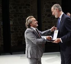 Eduard Fernández Serrano recibe la Medalla de Oro al Mérito en las Bellas Artes 2024