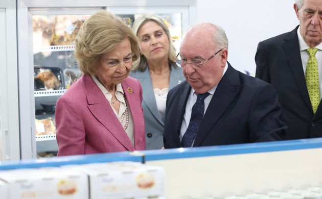 Su Majestad la Reina se interesa por la actividad diaria del Banco de Alimentos de Castellón