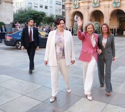 Llegada al Ayuntamiento de Castellón de la Plana de Doña Sofía