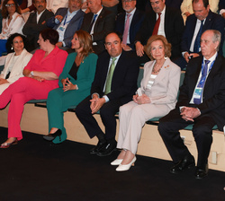 Doña Sofía, en la primera fila, durante el desarrollo del Congreso