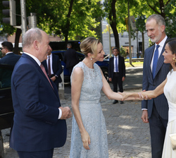 Su Majestad la Reina recibe el saludo de Su Alteza Serenísima la Princesa Charlène de Mónaco