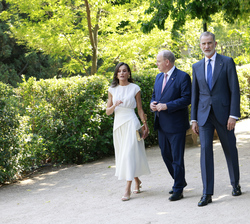 Sus Majestades los Reyes junto a Sus Altezas Serenísimas los Príncipes de Mónaco a su llegada al Real Jardín Botánico-CSIC