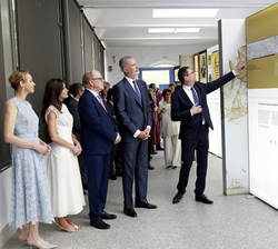 Sus Majestades los Reyes junto a Sus Altezas Serenísimas los Príncipes de Mónaco en la exposición “Mónaco y España, cinco siglos de historia com